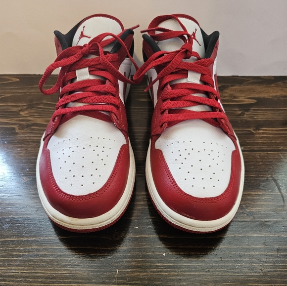 Nike Air Jordan 1 Gym Red - Picture 2 of 4